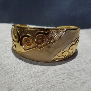 Vintage Gold and Cream Swirl Bracelet
